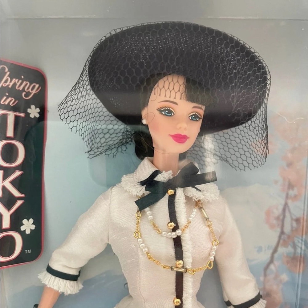 City Seasons Collection: Spring in Tokyo Barbie - Picture 5 of 12
